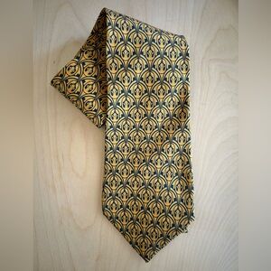 Burberrys gold and navy blue patterned tie